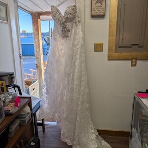 Elegant White Lace Wedding Dress